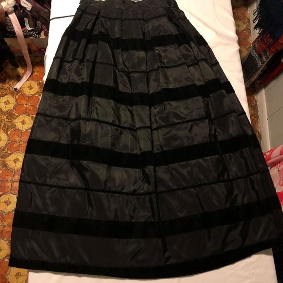 Women's Farinae Skirt Size 10 - Picture 2 of 3